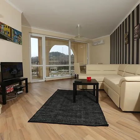 южен плаж Обзор