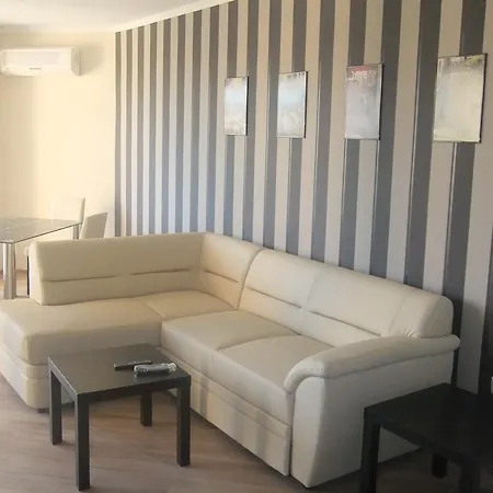 южен плаж Обзор