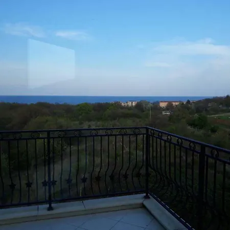 южен плаж Обзор